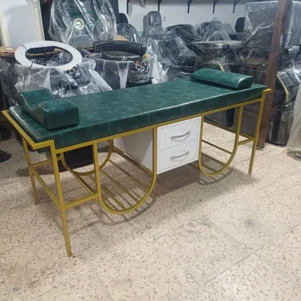 تخت مژه و پوست